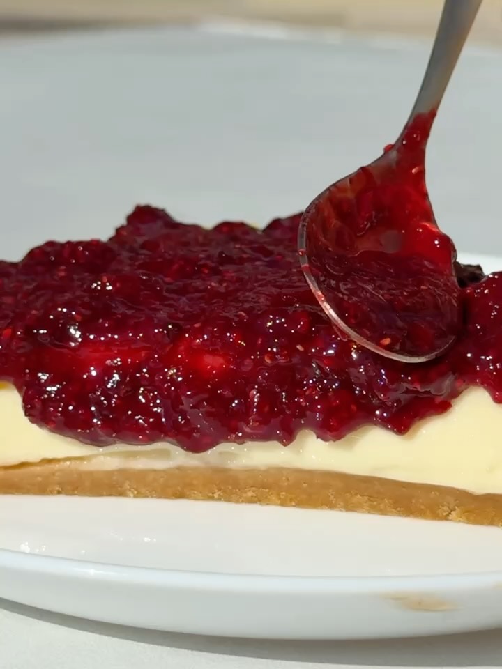 Tarta de queso vasca — fotografía gastronómica de referencia